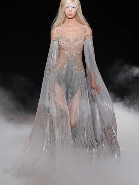 Коллекция Iris Van Herpen Couture осень-зима 2026/27 ( 112479-iris-van-herpen-03.jpg) Коллекция Iris Van Herpen Couture осень-зима 2026/27 ( 112479-iris-van-herpen-03.jpg)